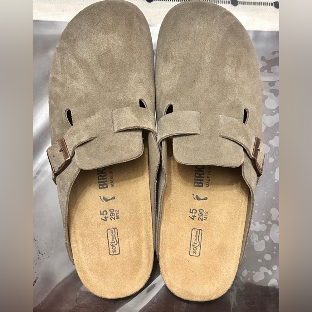 Birkenstock Men's Tan Suede Clogs